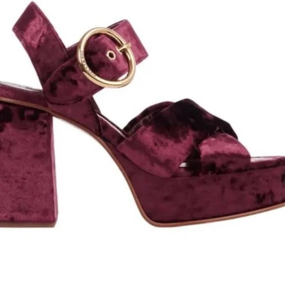 ChloeOrla high-heel sandal in sumptuous velvet with a chunky platform silhouette